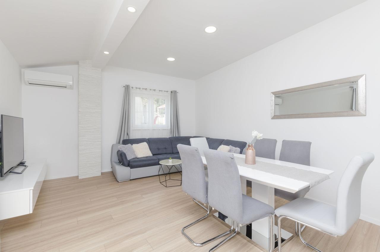 Apartments Dasa Primosten Exterior photo