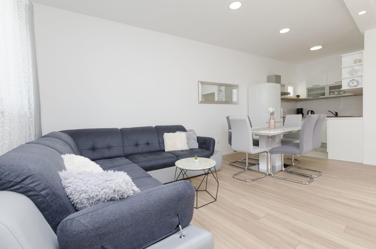 Apartments Dasa Primosten Exterior photo