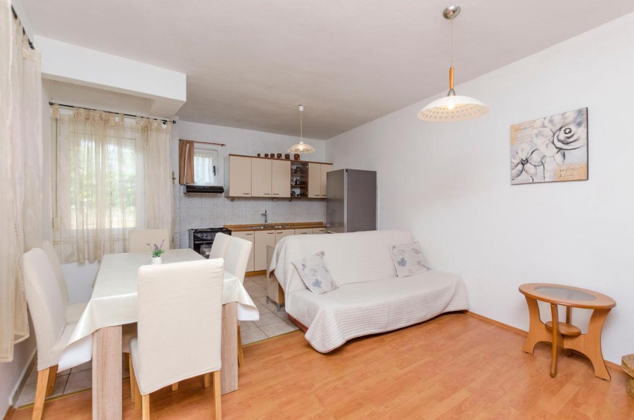 Apartments Dasa Primosten Exterior photo